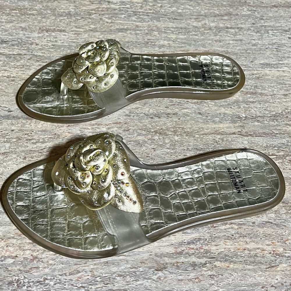 Stuart Weitzman gold and clear thong sandals with embossed blingy flower - Picture 3 of 12